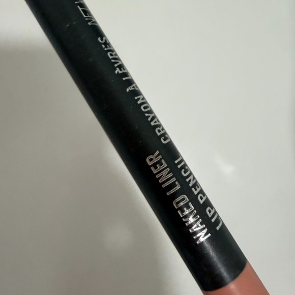 MAC Cosmetics Lip Liner in “naked” - Picture 2 of 4